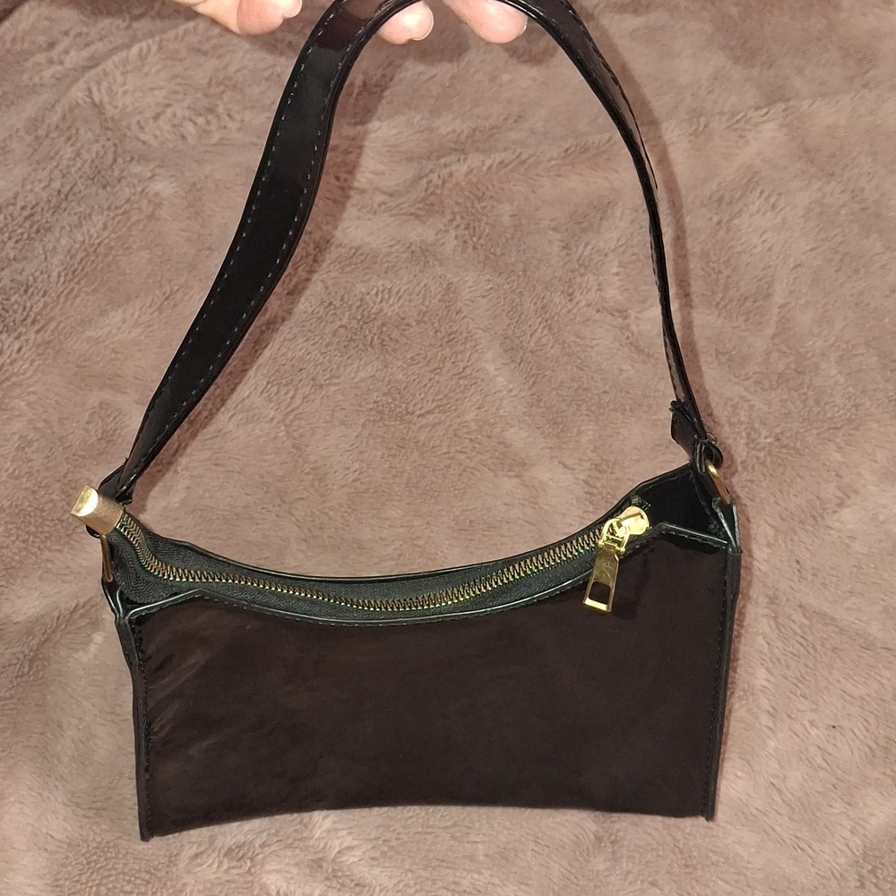 Small Glossy Black Hand Bag - Picture 6 of 7